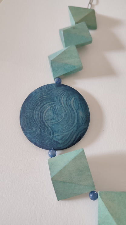 Collana Legno azzurro e Cianite