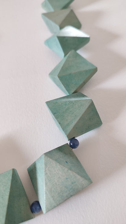 Collana Legno azzurro e Cianite