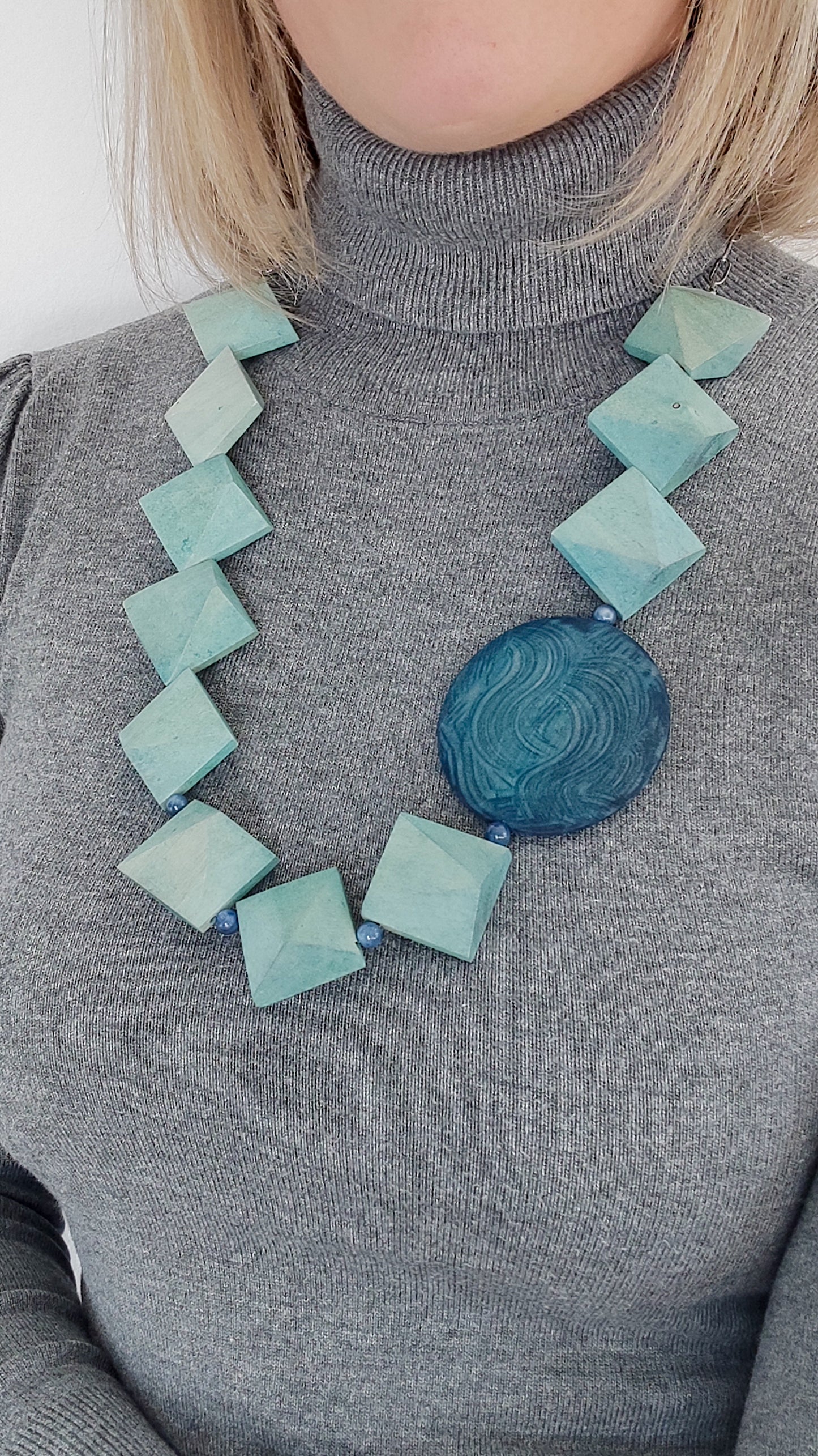 Collana Legno azzurro e Cianite